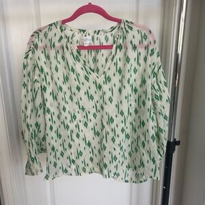 Velvet by Graham and Spencer Green and White Pattern Flowy Long Sleeve Blouse